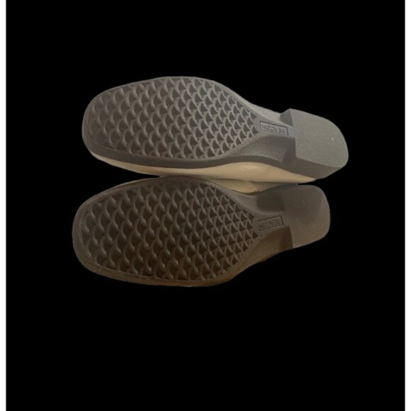 White Ankle Boot, Size 7 1/2 - Picture 3 of 4